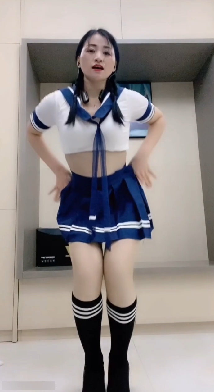 青青广场舞 2021  高清【5V/0.8G】